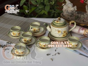 Bộ ấm chén chữ thập men vuốt, vẽ hoa mai vàng 400ml