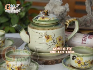 Bộ ấm chén chữ thập men vuốt, vẽ hoa mai vàng 400ml