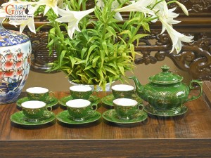 Bộ ấm chén đài các men màu họa tiết hoa Ly vẽ vàng 24k nền xanh lá, 750ml