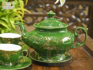 Bộ ấm chén đài các men màu họa tiết hoa Ly vẽ vàng 24k nền xanh lá, 750ml