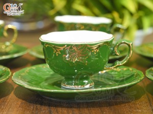 Bộ ấm chén đài các men màu họa tiết hoa Ly vẽ vàng 24k nền xanh lá, 750ml