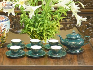 Bộ ấm chén đài các men màu họa tiết hoa Ly vẽ vàng 24k nền xanh lục bảo, 750ml