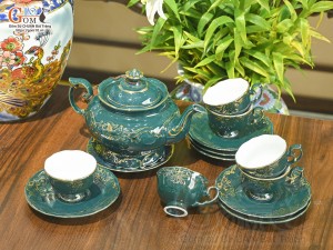 Bộ ấm chén đài các men màu họa tiết hoa Ly vẽ vàng 24k nền xanh lục bảo, 750ml