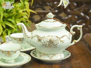 Bộ ấm chén đài các men màu họa tiết hoa Ly vẽ vàng 24k nền xanh ngọc, 750ml