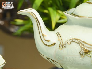 Bộ ấm chén đài các men màu họa tiết hoa Ly vẽ vàng 24k nền xanh ngọc, 750ml