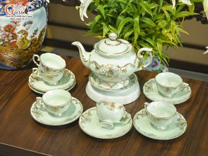 Bộ ấm chén đài các men màu họa tiết hoa Ly vẽ vàng 24k nền xanh ngọc, 750ml