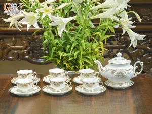 Bộ ấm chén đài các men trắng họa tiết hoa Ly vẽ vàng 24k, 750ml