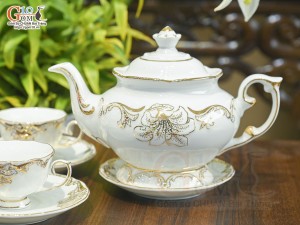 Bộ ấm chén đài các men trắng họa tiết hoa Ly vẽ vàng 24k, 750ml