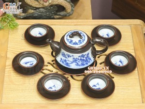 Bộ ấm chén dáng ba chân men nâu chỉ đỏ cảnh Sơn Thủy, 500ml