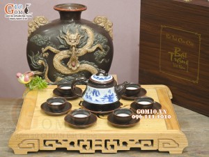 Bộ ấm chén dáng ba chân men nâu chỉ đỏ cảnh Sơn Thủy, 500ml