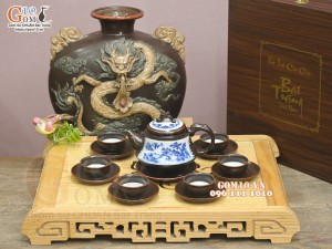 Bộ ấm chén dáng ba chân men nâu chỉ đỏ cảnh Sơn Thủy, 500ml