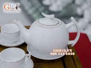 Bộ ấm chén dáng bưởi cành men trắng , kẻ chỉ vàng kim 700ml