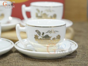 Bộ ấm chén dáng bưởi cành men trắng họa tiết Chùa Một Cột vàng kim, 600ml