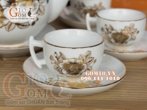 Bộ ấm chén dáng bưởi cành men trắng họa tiết hoa Cúc vẽ Vàng, 500ml