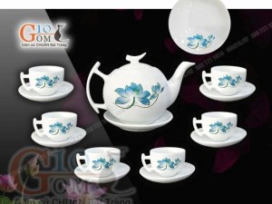 Bộ ấm chén dáng bưởi cành men trắng họa tiết hoa sen xanh, dung tích 500ml