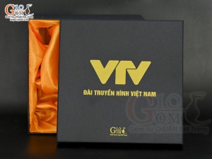 Bộ ấm chén dáng bưởi cành men trắng in logo VTV, 600ml