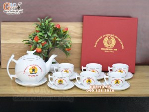 Bộ ấm chén dáng bưởi cành men trắng kẻ chỉ vàng - in logo