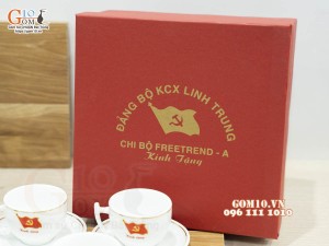 Bộ ấm chén dáng bưởi cành men trắng kẻ chỉ vàng - in logo ĐẢNG BỘ KCX LINH TRUNG