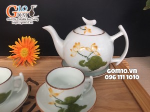 Bộ ấm chén dáng bưởi cành vẽ sen vàng, 600ml