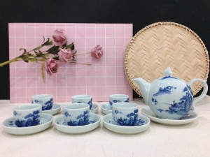 Bộ ấm chén dáng bưởi men lam vẽ cảnh Lã Vọng câu cá
