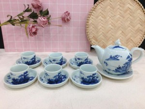 Bộ ấm chén dáng bưởi men lam vẽ cảnh Lã Vọng câu cá