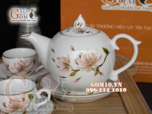 Bộ ấm chén dáng bưởi men trắng họa tiết hoa Đào, vẽ Vàng 500ml