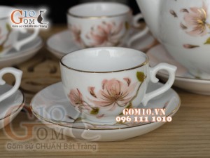 Bộ ấm chén dáng bưởi men trắng họa tiết hoa Đào, vẽ Vàng 500ml