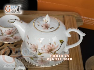 Bộ ấm chén dáng bưởi men trắng họa tiết hoa Đào, vẽ Vàng 500ml