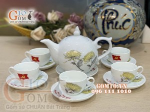 Bộ ấm chén dáng chóp lửa men trắng, in logo quà tặng