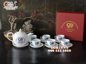 Bộ ấm chén dáng chóp lửa men trắng, in logo quà tặng