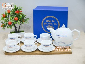 Bộ ấm chén dáng chóp lửa men trắng, in logo quà tặng