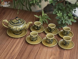 Bộ ấm chén dáng chân thon men cổ vẽ hoa màu vàng rêu, 350ml