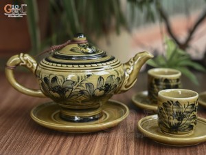 Bộ ấm chén dáng chân thon men cổ vẽ hoa màu vàng rêu, 350ml