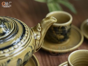 Bộ ấm chén dáng chân thon men cổ vẽ hoa màu vàng rêu, 350ml