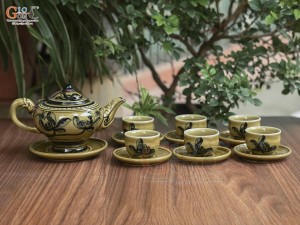 Bộ ấm chén dáng chân thon men cổ vẽ hoa sen màu vàng rêu, 350ml