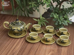 Bộ ấm chén dáng chân thon men cổ vẽ hoa sen màu vàng rêu, 350ml
