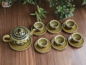 Bộ ấm chén dáng chân thon men cổ vẽ hoa sen màu vàng rêu, 350ml