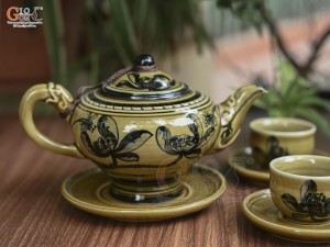 Bộ ấm chén dáng chân thon men cổ vẽ hoa sen màu vàng rêu, 350ml