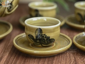 Bộ ấm chén dáng chân thon men cổ vẽ hoa sen màu vàng rêu, 350ml