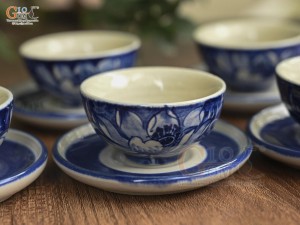 Bộ ấm chén dáng chân thon men cổ vẽ hoa Sen nền băng, 350ml