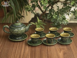 Bộ ấm chén dáng chân thon men lục cổ khắc nổi hoa Sen, 350ml