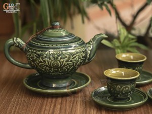 Bộ ấm chén dáng chân thon men lục cổ khắc nổi hoa Sen, 350ml
