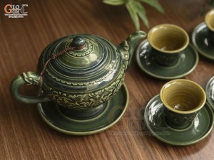 Bộ ấm chén dáng chân thon men lục cổ khắc nổi hoa Sen, 350ml