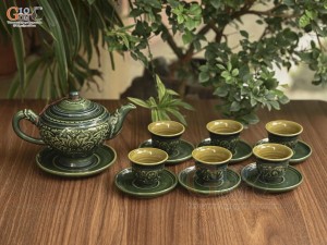 Bộ ấm chén dáng chân thon men lục cổ khắc nổi hoa Sen, 350ml