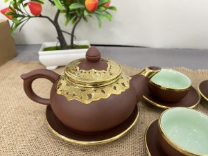 Bộ ấm chén dáng chóp gốm bọc đồng, 330ml