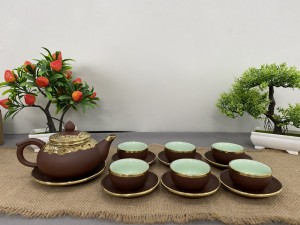 Bộ ấm chén dáng chóp gốm bọc đồng, 330ml