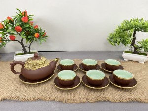Bộ ấm chén dáng chóp gốm bọc đồng, 330ml