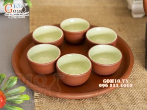 Bộ ấm chén dáng chóp khắc trúc gốm đỏ, khay tròn 250ml