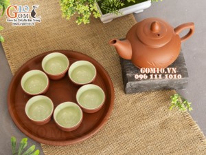 Bộ ấm chén dáng chóp khắc trúc gốm đỏ, khay tròn 250ml