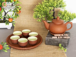 Bộ ấm chén dáng chóp khắc trúc gốm đỏ, khay tròn 250ml